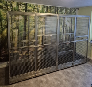 Innenvoliere mit Trennwand